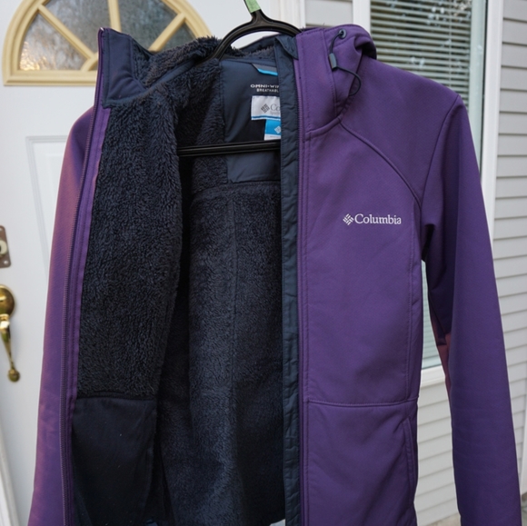 Women's Columbia Jacket - Picture 9 of 9